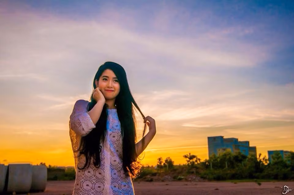 Là một giáo viên dạy Văn, có nhiều thành tích nhưng song song đó, Vy Trang vẫn có nhiều thú vui, đam mê giống bao bạn trẻ 9X khác. Theo tiết lộ của cô giáo xinh đẹp này, vũ đạo, nhảy múa là niềm đa mê và thú vui cô yêu thích, theo đuổi từ khi còn nhỏ.