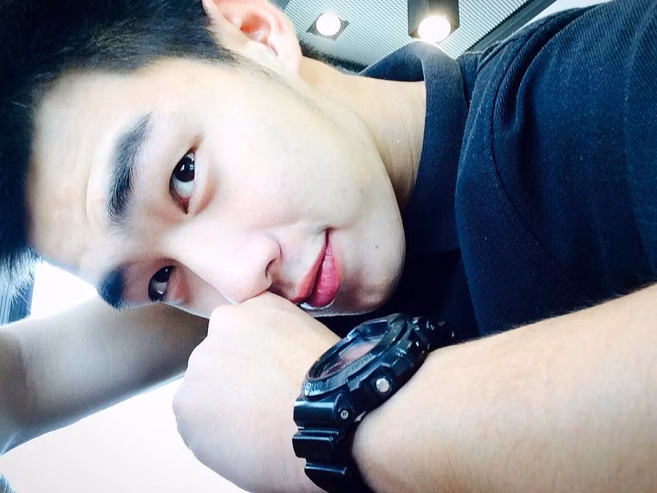 Những thông tin về đời tư, cuộc sống ngoài sân cỏ của chàng thủ môn hot boy 22 tuổi vì thế luôn rất đắt giá, được nhiều fan trong nước và quốc tế săn lùng. Được biết, sau giờ thi đấu và tập luyện Boonyakait Wongsajaem thường trở về với cuộc sống khá giản dị của mình. Chàng thủ môn trẻ tuổi có sở thích tụ tập cùng bạn bè, đi chơi, du lịch khi rảnh rỗi.