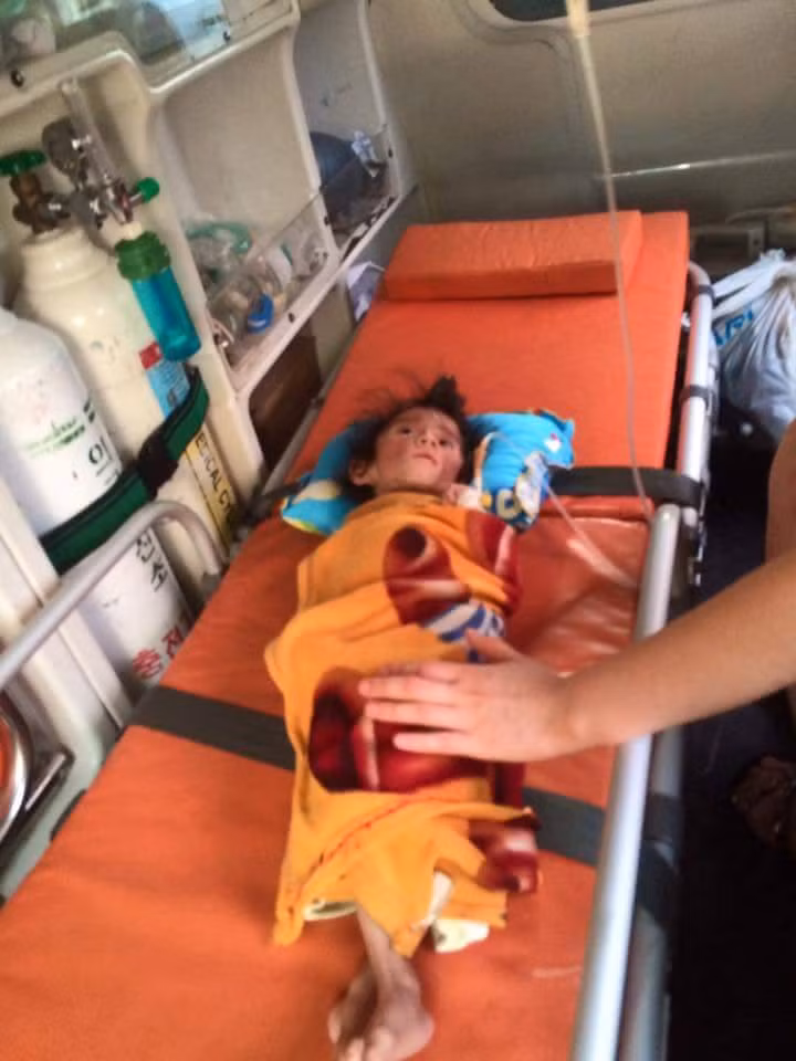 Trong suốt những ngày qua, đã có nhiều bà mẹ đến thăm bé Yến Nhi được đưa đi cứu chữa ở Bệnh viện Nhi Trung ương và theo dõi ở Bệnh viện Sản nhi Lào Cai. Những bà mẹ này không tiếc giọt sữa của mình, bế và cho bé Yến Nhi bú như một cách giúp bé vượt qua tình trạng hiểm nghèo hiện tại. Trong số những người phụ nữ này, đáng chú ý nhất là trường hợp của Phạm Thị Thanh Tâm, 25 tuổi, một 9X đến từ Lào Cai đã rất ân cần, thường trực ở bệnh viện để cứu giúp, chăm bẵm cho bé Yến Nhi và coi bé như con đẻ.