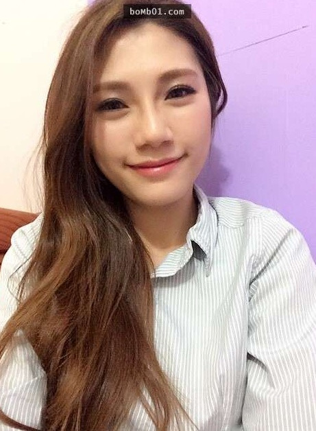 Nữ y tá sở hữu những đường nét hài hòa, thanh thoát trên khuôn mặt, chiếc mũi cao và mái tóc dài, cùng với đó là nụ cười ngọt ngào, tỏa nắng không thể không yêu.