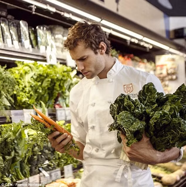 Chàng đầu bếp gây ấn tượng với mọi người bởi gương mặt đẹp trai, biệt tài kinh doanh và cả khả năng nấu nướng rất cừ. Franco Noriega còn đang là chủ sở hữu một cửa hàng ăn chuyên thực phẩm "sạch" ở New York, 2 nhà hàng ở Peru, giám đốc sáng tạo của công ty bách hóa Macy's.