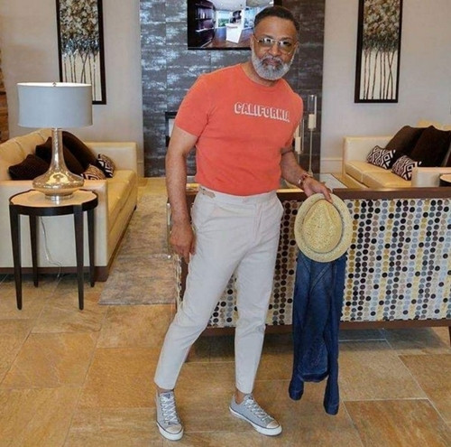 Sự việc bản thân bỗng nhiên nổi tiếng trên mạng xã hội nằm ngoài sức tưởng tượng của thầy Irvin Randle. Thầy giáo tiểu học cho biết mình không hay biết chuyện gì cho đến khi con gái của ông đang sống ở Los Angeles thông báo "Bố đang trở thành hiện tượng trên Twitter đấy".