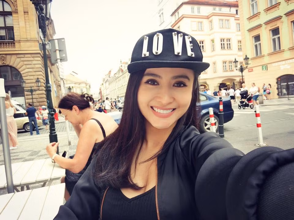 Điều tuyệt vời nhất mà ở cả Thúy Loan và em gái Huyền Baby may mắn có được đó là nhan sắc nổi bật, cuộc sống giàu sang và một người đàn ông yêu thương hết mực. Công việc kinh doanh của Thúy Loan rất thuận lợi, chúng mang lại cho cô điều kiện vật chất tốt mà bao người mơ ước. Thúy Loan thường xuyên đi du lịch khắp các thành phố nổi tiếng trên thế giới như Berlin, Munchen (Đức); Karlovy Vary (Cộng hòa Séc); Thái Lan…