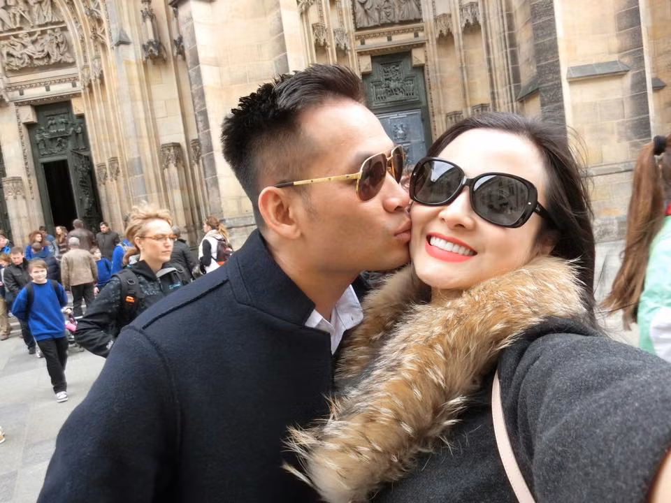 Người chồng “soái ca” của Thúy Loan cũng thường xuyên cùng cô vi vu nhiều nước ở Châu Âu.