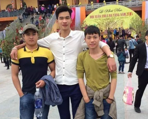 Bạn trai cao kều Thái Trường lại may mắn có chiều cao quá vượt trội.