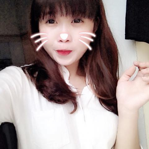 Chính sự đáng yêu, nhí nhánh của Minh Khánh là những điểm mà anh chàng bạn trai Thái Trường đổ gục ngay từ lần đầu gặp gỡ. Cậu cho biết, sau khi tình cờ gặp Minh Khánh cách đây hai tháng, cậu đã quyết tâm theo đuổi và chiếm giữ trái tim của cô nàng.