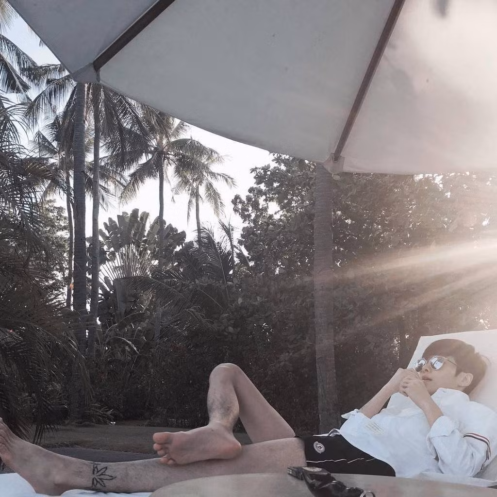 Đôi chân của Lee Tae Gyun đã có nhiều lông và rậm rạp hơn trước.