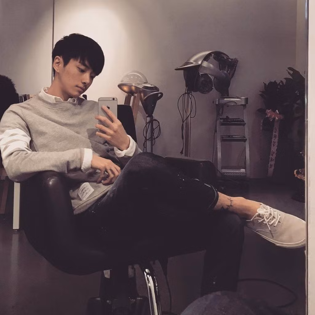 Lee Tae Gyun vốn dĩ là con gái nhưng lại mang cá tính mạnh mẽ của nam giới, cô nàng luôn tạo ấn tượng trước truyền thông trong phong cách tomboy, lịch lãm. Chính cái tên nghệ danh Lee Tae Gyun cũng được chọn để phù hợp với sở thích đặc biệt của cô nàng.