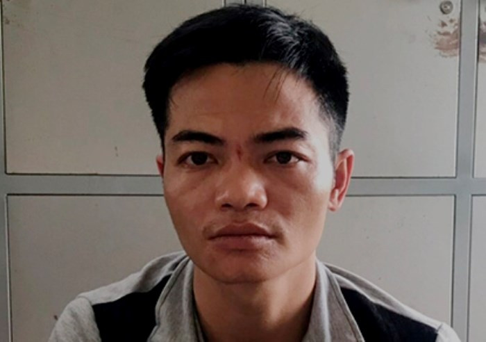 Nu cong nhan mac bay ke chuyen san moi qua mang xa hoi