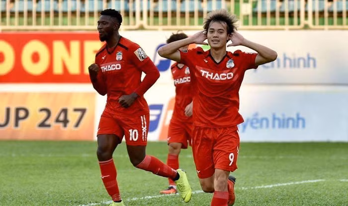 “Ma toc do” Van Toan lot top 10 cau thu nhanh nhat the gioi?