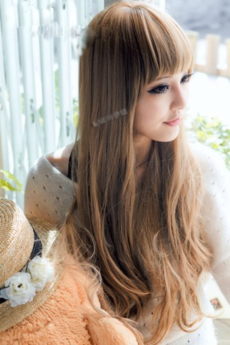 Tóc hoe vàng tự nhiên: Người Việt mà có mái tóc màu vàng hoe tự nhiên là những người không chín chắn, làm việc gì cũng bỏ dở giữa chừng, không kiên trì tới cùng. Họ cùng thường có tư tưởng đứng núi này trông núi nọ, ý chí kém bền, vì vậy, rất khó gặt hái thành công.