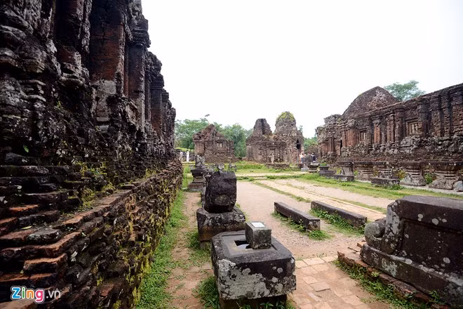 Mỹ Sơn là điểm duy nhất của nghệ thuật Chăm có quá trình phát triển liên tục từ thế kỷ 7 đến thế kỷ 13. Vào những năm 700, vua Sambhuvarman xây dựng ngôi đền bằng những vật liệu rất bền vững, còn tồn tại đến ngày nay.