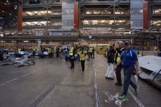 Bên trong nhà máy Everett, nơi sản xuất những chiếc 747 huyền thoại. Đây là nhà xưởng có không gian lớn nhất thế giới.