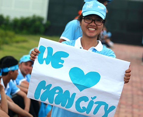 Bau Hien hua thuong dam cau thu ghi ban tran Man City-Hinh-2