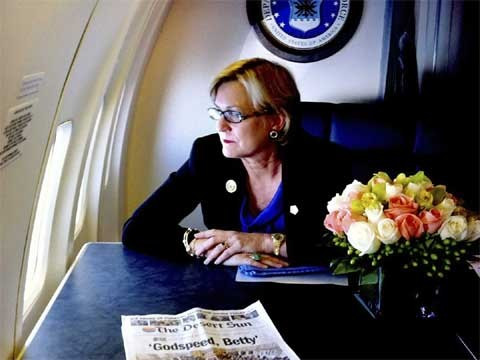 Susan Ford Bales - Phóng viên cho một ấn phẩm nổi tiếng, con gái của Tổng thống Mỹ thứ 38 - Gerald Ford. Là con gái duy nhất của Tổng thống Ford, bà Susan đã học nhiếp ảnh dưới sự kèm cặp của phóng viên Nhà Trắng David Kennerly. Bà sau này trở thành phóng viên ảnh của nhiều hãng tin, gồm cả AP và Newsweek.