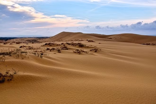  Đồi cát Quang Phú (Quảng Bình) nằm giữa hai huyện Quảng Ninh và Lệ Thủy, tỉnh Quảng Bình, cách sân bay Đồng Hới vài trăm mét. Ảnh: Lequang304.