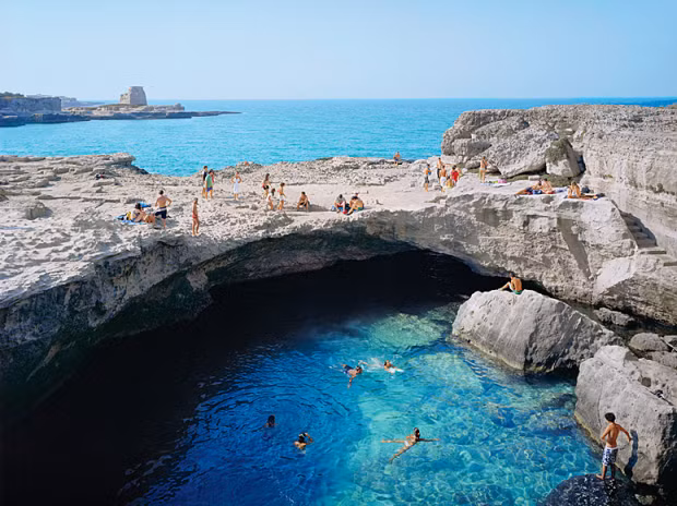 Roca Vecchia, Italy: "Nhan sắc" nghiêng nước nghiêng thành của hồ bơi tự nhiên Roca Vecchia khiến bất cứ bể bơi nhân tạo nào cũng phải "thèm thuồng", ghen tị.