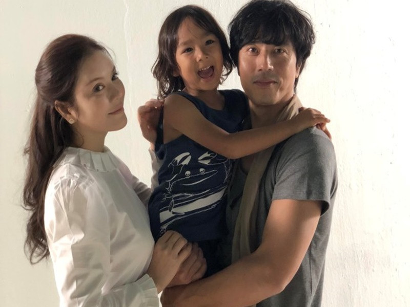 Năm 2018, Lý Nhã Kỳ bất ngờ tuyên quay trở lại phim ảnh với vai nữ chính bên cạnh tài tử "Giày thủy tinh" Han Jae Suk trong dự án phim "Bí mật thiên đường" sau gần 5 năm tuyên bố rút lui khỏi làng giải trí Việt. Phim chưa có lịch ra mắt mới sau khi lặng lẽ "rút lui" khỏi rạp chiếu trong năm 2020. Ảnh: Thể thao văn hóa