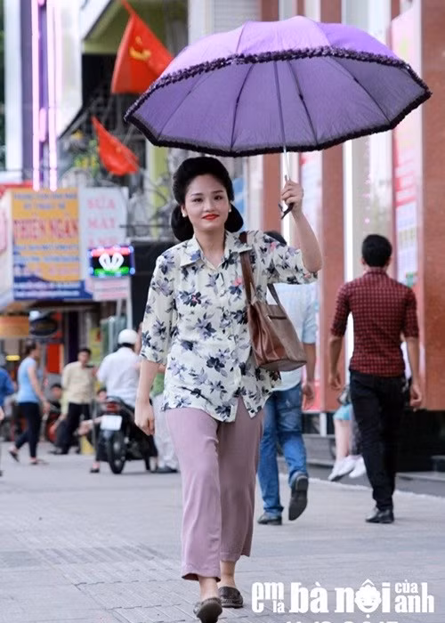 Miu Lê từng có thời gian dài đóng toàn phim bị gắn mác "thảm họa" như "Tối nay 8h", "Yêu anh em dám không?". Phải đến bom tấn trăm tỷ "Em là bà nội của anh" năm 2015, Miu Lê mới bứt phá. Dự án điện ảnh gần đây nhất của Miu Lê là "Anh thầy ngôi sao" ra mắt năm 2019. Ảnh: Khám phá