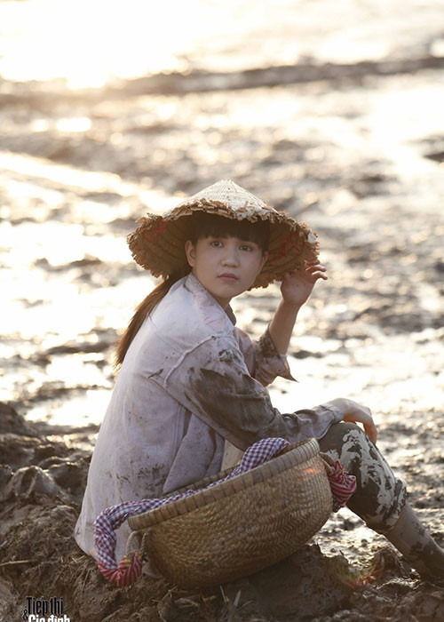 Diễn xuất của Ngọc Trinh gây tranh cãi trong những năm qua. Cô bị gắn mác bình hoa di động khi đóng "Hoàng tử và Lọ lem", "Vòng eo 56", “Giải mã NT56”. Ảnh: Tiếp thị gia đình