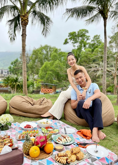 Cả hai khiến nhiều người phát ghen bởi những khoảnh khắc ngọt ngào dành cho nhau.