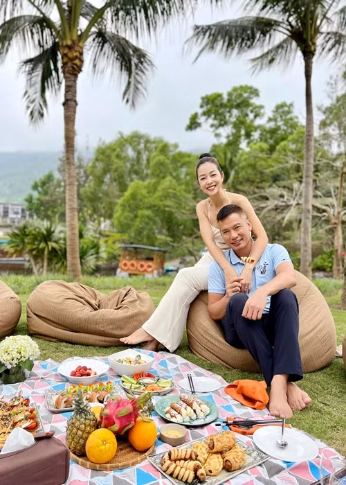 Cả hai khiến nhiều người phát ghen bởi những khoảnh khắc ngọt ngào dành cho nhau.