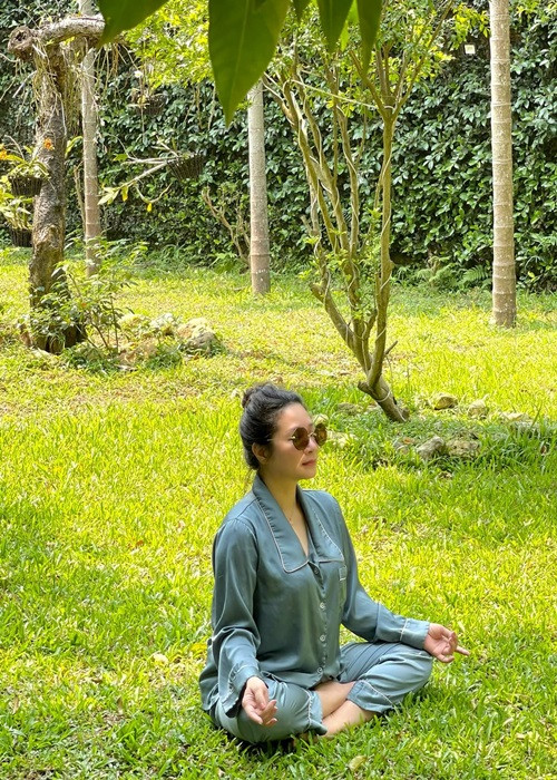 Vợ cũ của Chế Phong chọn cuộc sống làm mẹ đơn thân, sống an yên, tránh mọi thị phi. Ảnh: FBNV