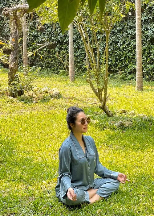 Vợ cũ của Chế Phong chọn cuộc sống làm mẹ đơn thân, sống an yên, tránh mọi thị phi. Ảnh: FBNV