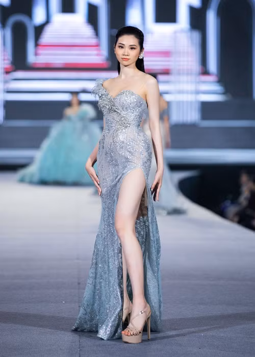 Thùy Linh sở hữu vóc dáng cân đối, gợi cảm.