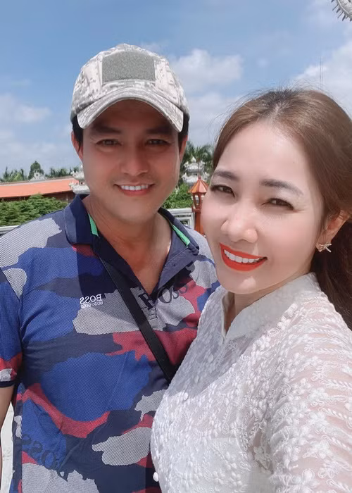 Không hoạt động nghệ thuật nhưng Thanh Trúc hiểu và thông cảm công việc của Cao Minh Đạt. Không những vậy, cô còn hết lòng chăm lo đến sự nghiệp diễn xuất của chồng.