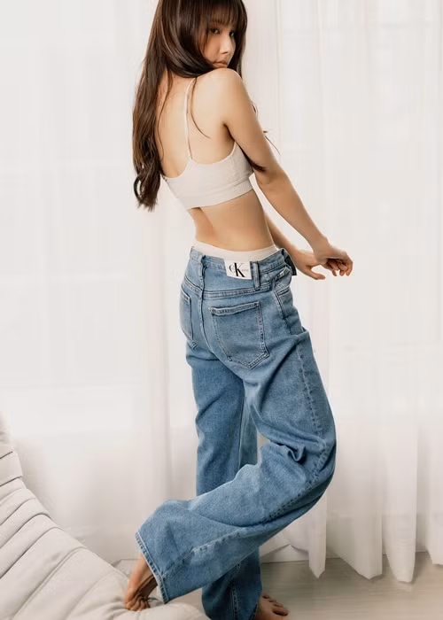 Sở hữu thân hình thon gọn, gợi cảm, Diễm My 9X không ngại mặc hở bạo.