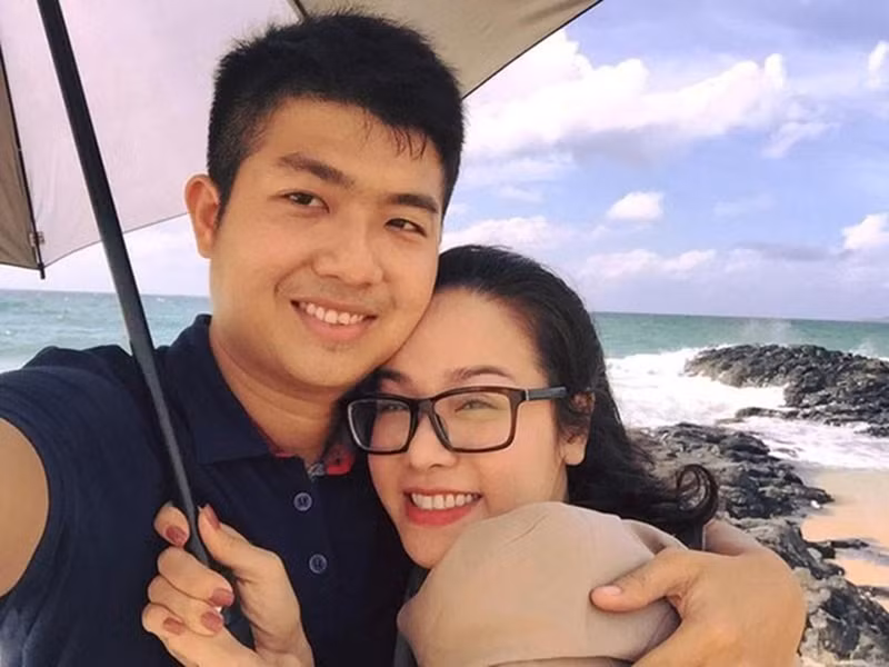 Nhat Kim Anh lien tuc vuong nghi van hen ho, chong cu ra sao?