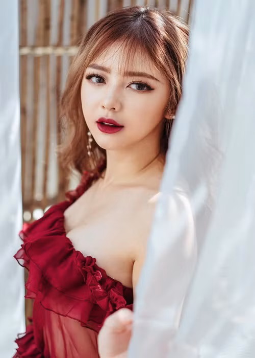 Yen Nhi - Liz Kim Cuong tung hen ho Trinh Thang Binh... goi cam co nao?