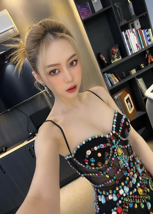 Kim Cương ngày càng gợi cảm sau khi chia tay Trịnh Thăng Bình.