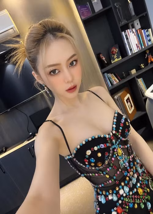 Kim Cương ngày càng gợi cảm sau khi chia tay Trịnh Thăng Bình.