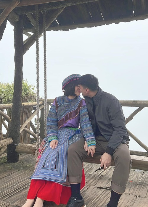 Huỳnh Anh tỏ ra nghiêm túc trong mối quan hệ với Bạch Lan Phương. Hồi tháng 1/2021, anh cầu hôn người yêu.