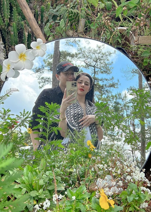 Cặp đôi được nhiều bạn bè giục cưới sau 2 năm hẹn hò.