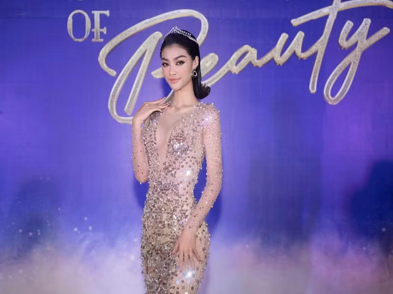 Á hậu Kiều Loan ngày càng xinh đẹp sau khi dao kéo.