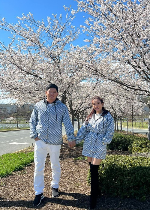 Vợ chồng nam diễn viên giữ được tình cảm mặn nồng sau 14 năm kết hôn. Ảnh: FBNV