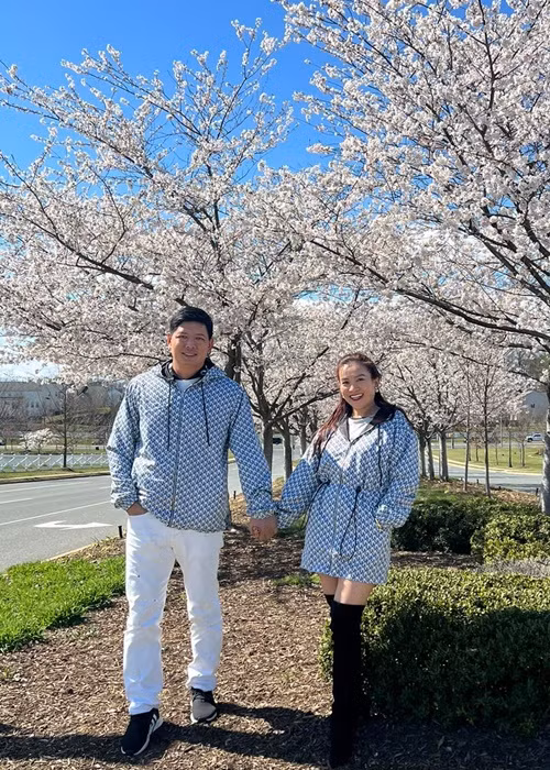 Vợ chồng nam diễn viên giữ được tình cảm mặn nồng sau 14 năm kết hôn. Ảnh: FBNV