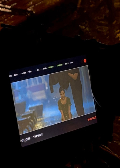 Sở dĩ ê-kíp phải mất nhiều thời gian quay cảnh khóc trong mưa đến vậy là vì quay cảnh mưa rất vất vả, lại là phân cảnh quan trọng của phim nên phải quay rất kỹ ở mọi góc độ.