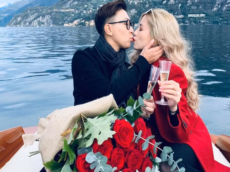 Theo Maya Hồ, Phyllis biết cách làm cô cười khi bên nhau.