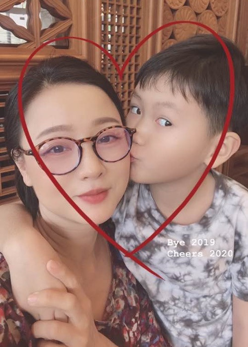 Mỹ Duyên có con muộn nên dành hết tình yêu, sự chăm sóc cho con trai. Ảnh: FBNV