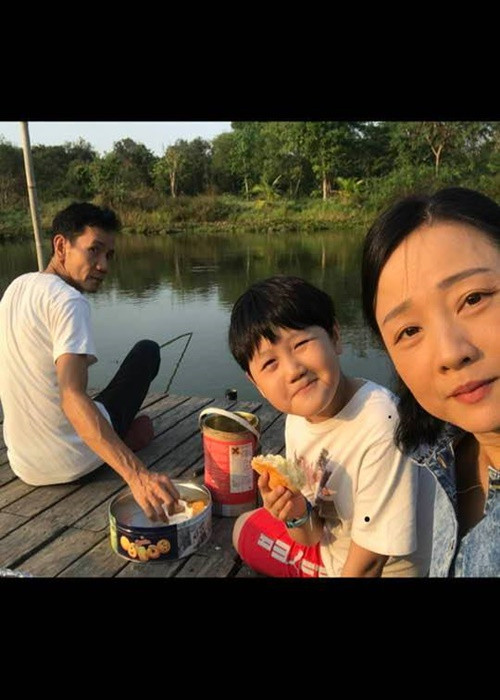 Mỹ Duyên tâm sự: “Dù yêu thương nhau đến bao nhiêu thì vợ chồng cũng sẽ có khi mâu thuẫn. Vợ chồng mình thống nhất, nếu xung đột trở nên lớn quá, một người sẽ nói: Anh (em) ơi, nhà mình sắp cháy rồi. Và lúc đó, cả hai phải dẹp hết cái tôi của mình để ngồi lại nói chuyện cùng nhau”. Ảnh: FBNV