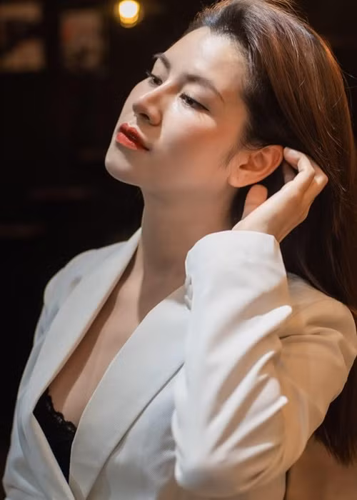 Theo Pháp luật và bạn đọc, chị gái của Lưu Duy Khánh - nam diễn viên đóng vai anh công an xã Hoàng trong Phố trong làng.