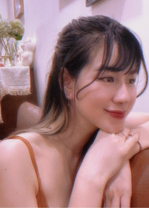 Ngoài đời, Huyền Trang sở hữu nhan sắc xinh đẹp, gợi cảm không kém hot girl.