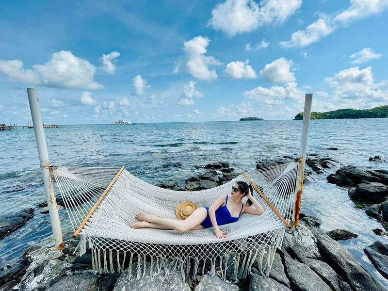 Gần đây, Huyền Trang đăng tải loạt ảnh bikini gợi cảm.