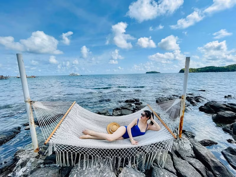 Gần đây, Huyền Trang đăng tải loạt ảnh bikini gợi cảm.