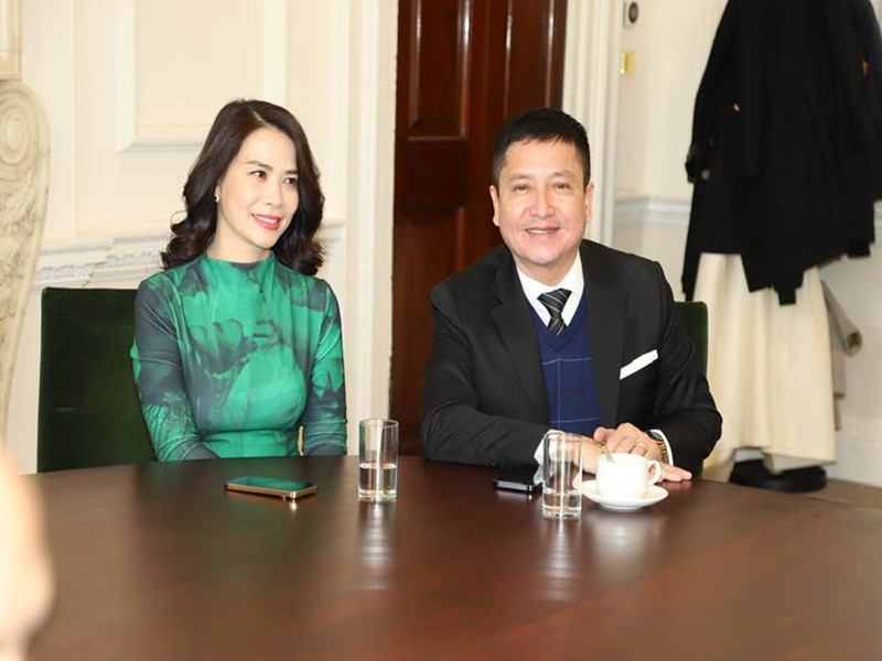 Chí Trung dường như trẻ trung, rạng rỡ và hạnh phúc hơn sau khi gắn bó với Ý Lan.