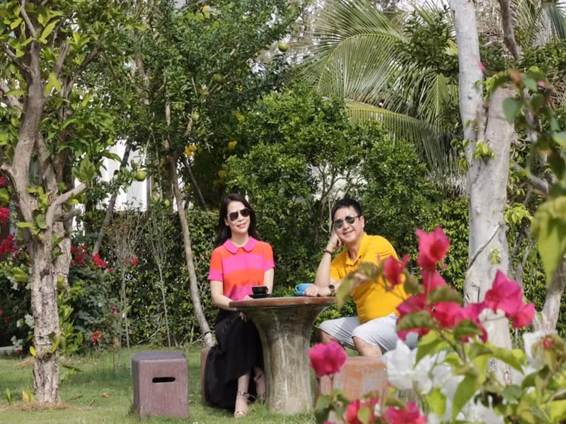 Cặp đôi thường xuyên đi du lịch.